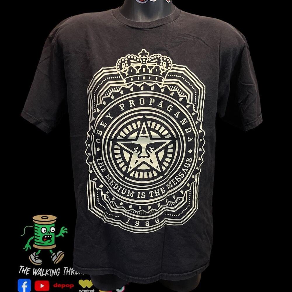 Obey Propaganda Streetwear Vintage 2000s Graphic Tee Size Large